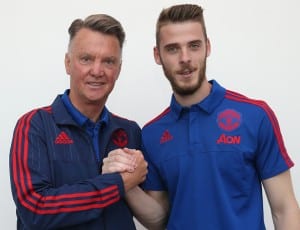 MANCHESTER, ENGLAND - SEPTEMBER 11: (EXCLUSIVE COVERAGE) David de Gea of Manchester United (R) poses with manager Louis van Gaal after signing a new four-year contract at the club at Aon Training Complex on September 11, 2015 in Manchester, England. (Photo by John Peters/Man Utd via Getty Images)