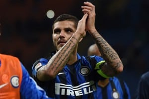 MILAN, ITALY - SEPTEMBER 23: Mauro Icardi of Internazionale Milano celebrates after winning the Serie A match between FC Internazionale Milano and Hellas Verona FC at Stadio Giuseppe Meazza on September 23, 2015 in Milan, Italy. (Photo by Tullio M. Puglia/Getty Images)