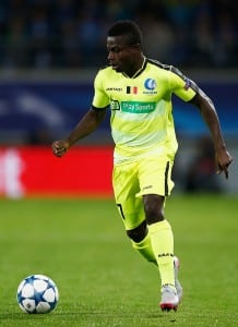 GENT, BELGIUM - SEPTEMBER 16: Moses Daddy-Ajala Simon of Gent runs with the ball during the UEFA Champions League Group H match between KAA Gent and Olympique Lyonnais held at Ghelamco Arena on September 16, 2015 in Gent, Belgium. (Photo by Dean Mouhtaropoulos/Getty Images)