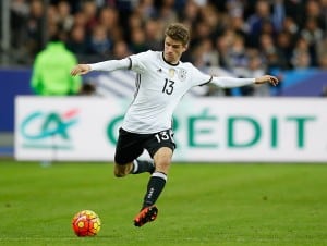 PARIS, FRANCE - NOVEMBER 13: Thomas Mueller of Germany runs with the ball during the International Friendly match between France and Germany at the Stade de France on November 13, 2015 in Paris, France. (Photo by Boris Streubel/Getty Images)