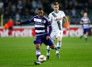 BRUSSELS, BELGIUM - OCTOBER 22: Youri Tielemans of Anderlecht is closed down by Eric Dier of Spurs during the UEFA Europa League Group J match between RSC Anderlecht and Tottenham Hotspur FC at the Constant Vanden Stock Stadium on October 22, 2015 in Brussels, Belgium. (Photo by Dean Mouhtaropoulos/Getty Images)