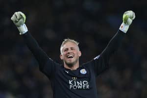 LEICESTER, ENGLAND - NOVEMBER 28: Kasper Schmeichel of Leicester City celebrates Jamie Vardy scoring their first goal during the Barclays Premier League match between Leicester City and Manchester United at The King Power Stadium on November 28, 2015 in Leicester, England. (Photo by John Peters/Man Utd via Getty Images)