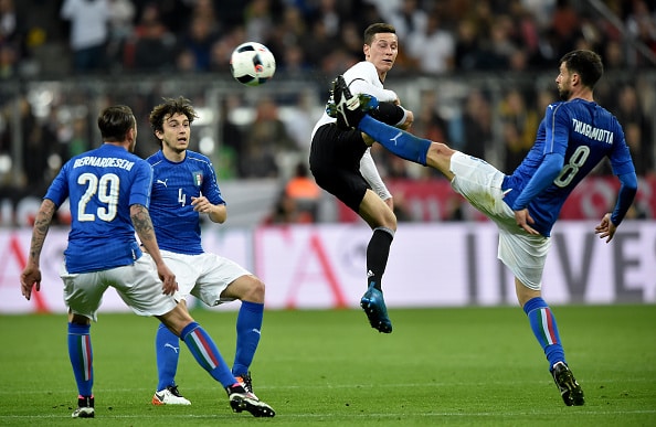 MUNICH, GERMANY - MARCH 29: Julian Draxler of Germany challenges Thiago Motta of Italy during the International Friendly match between Germany and Italy at Allianz Arena on March 29, 2016 in Munich, Germany. (Photo by Stuart Franklin/Bongarts/Getty Images)