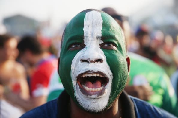 Surt show: Nigerianske fans må ikke tage lykke-kyllinger med på stadion